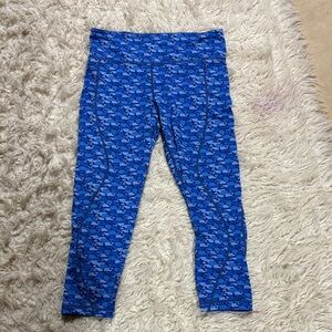 Vineyard Vines blue whale patterned leggings